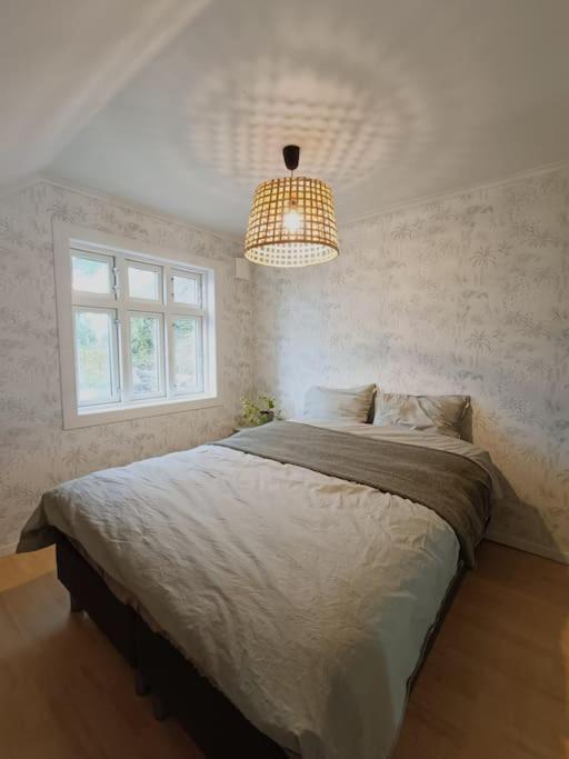 Charming House In Ulsteinvik With Free Parking Villa Exterior photo